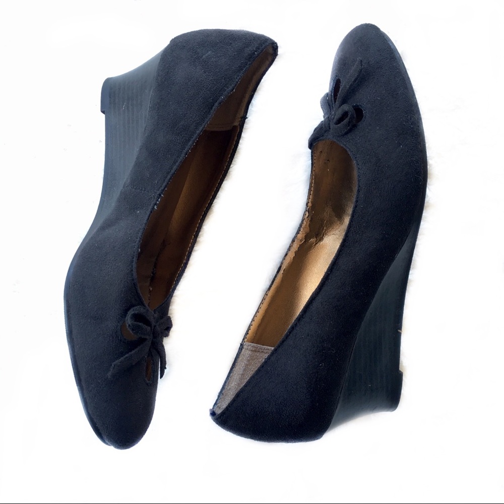 GAP black wedge heels size 7 with cutouts and bow
